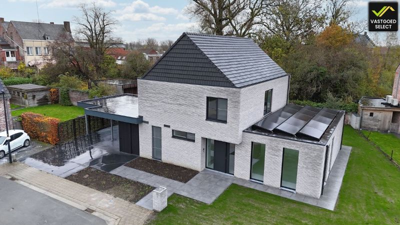 Nieuwbouwwoning met EPC A+ en klimaatplafonds in de Burgemeester Van de Keerestraat foto {{pictureIndex}}