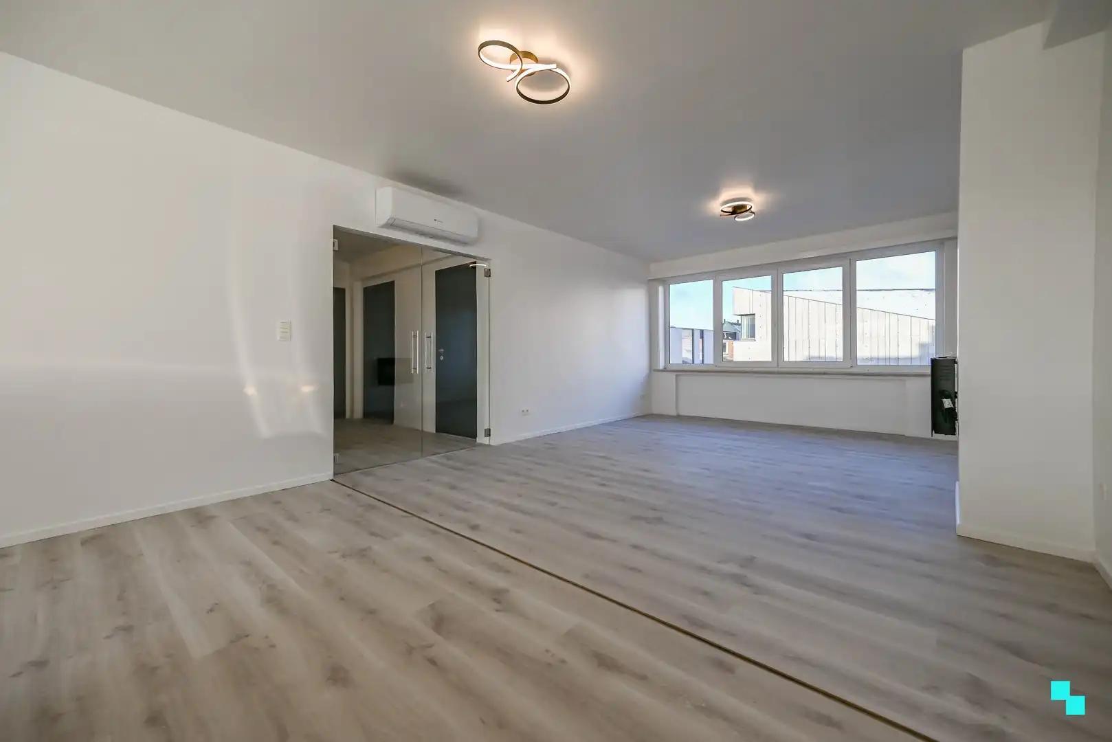 Gerenoveerd appartement met twee slaapkamers in centrum Tielt foto 10