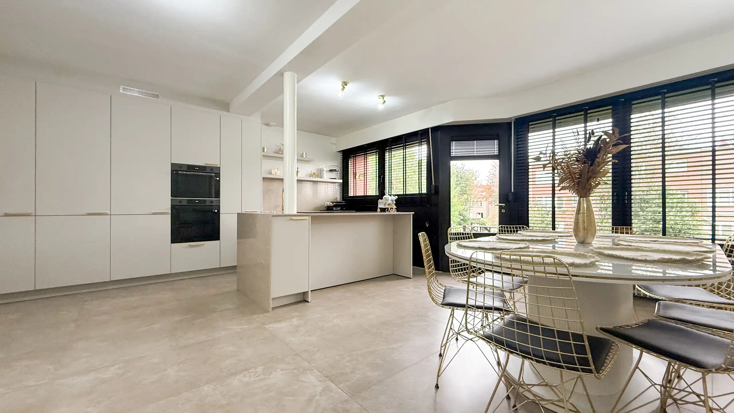 Volledig gerenoveerde woning met 3 slpks + garage en tuin! foto 12