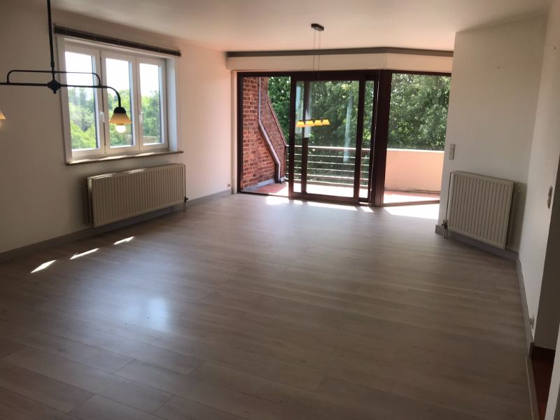 Rustig en zongeoriënteerd 3 slk appartement (153 m²), terras met een groen en weids uitzicht over het Kanaal Gent-Oostende, kelder met private autostaanplaats - op wandelafstand van AZ Sint Jan Campus en op 3 km  van het centrum van Brugge. foto 5