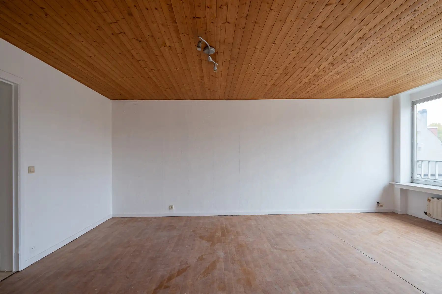 Te renoveren appartement met twee slaapkamers foto 3