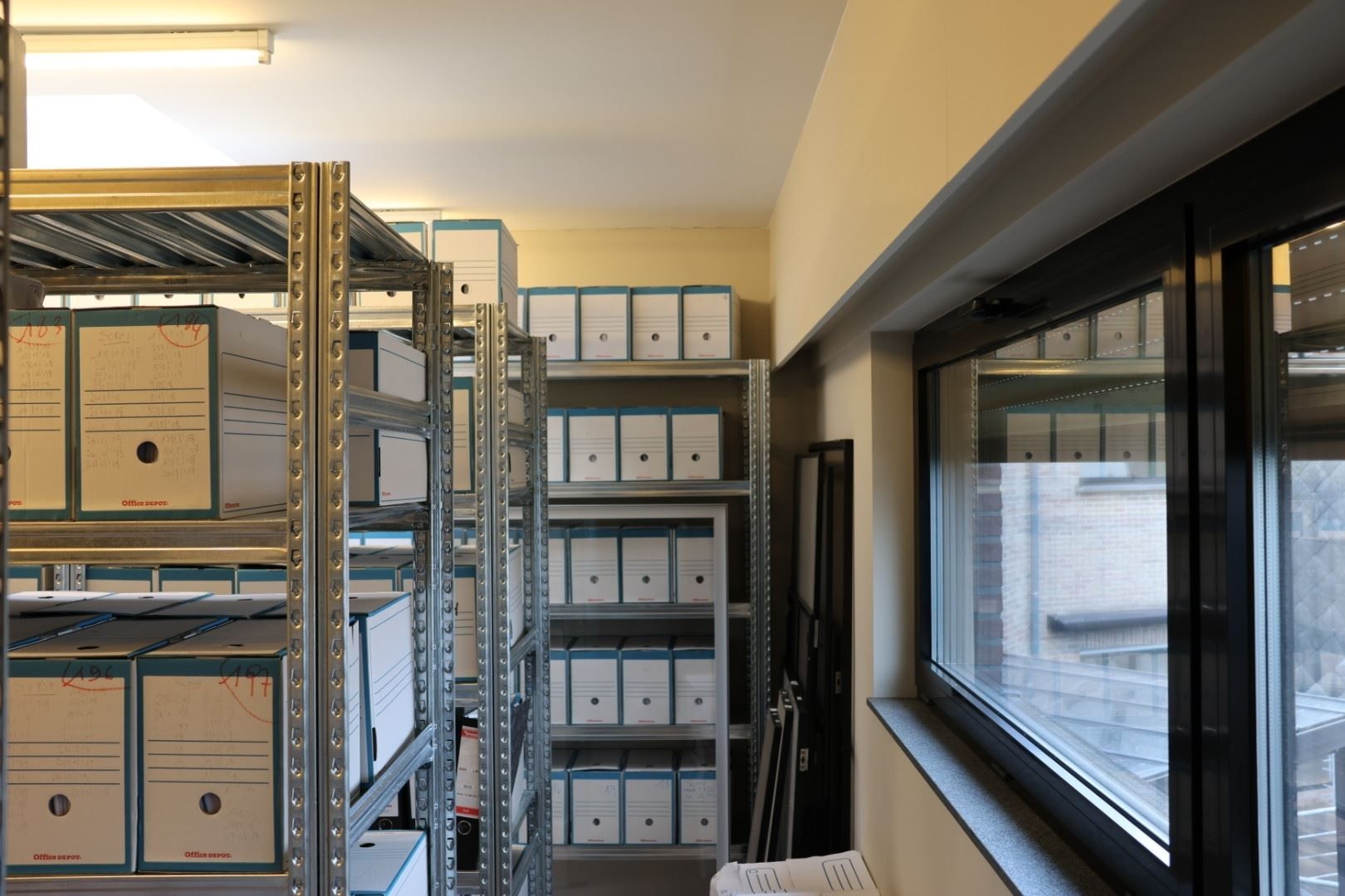 Uniek kantoorgebouw met duplex appartement te koop foto 8