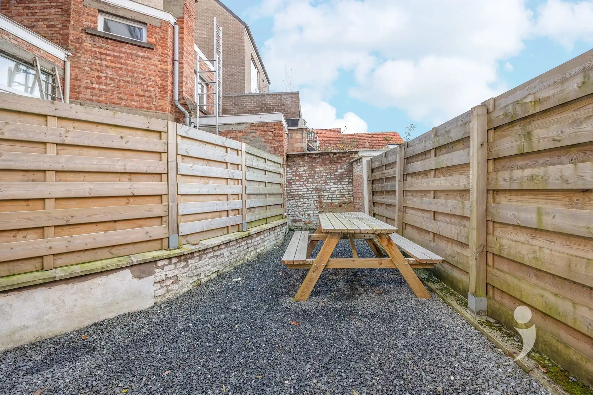 Opbrengsteigendom met 5 gerenoveerde studentenkamers foto 17