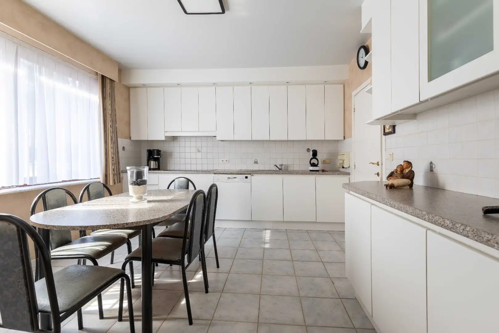 Opbrengsteigendom met handelszaak, atelier en 3 woningen foto 5