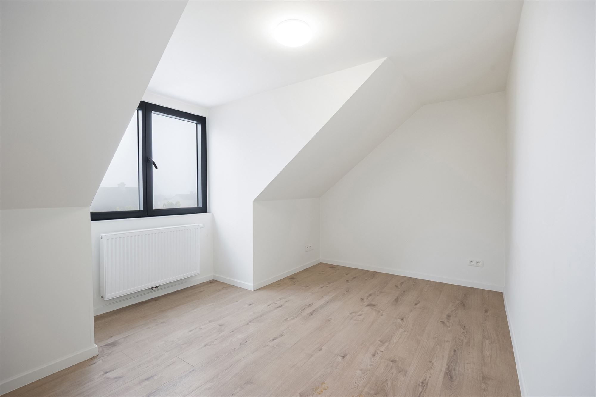 Instapklaar huis met drie ruime slaapkamers foto 13