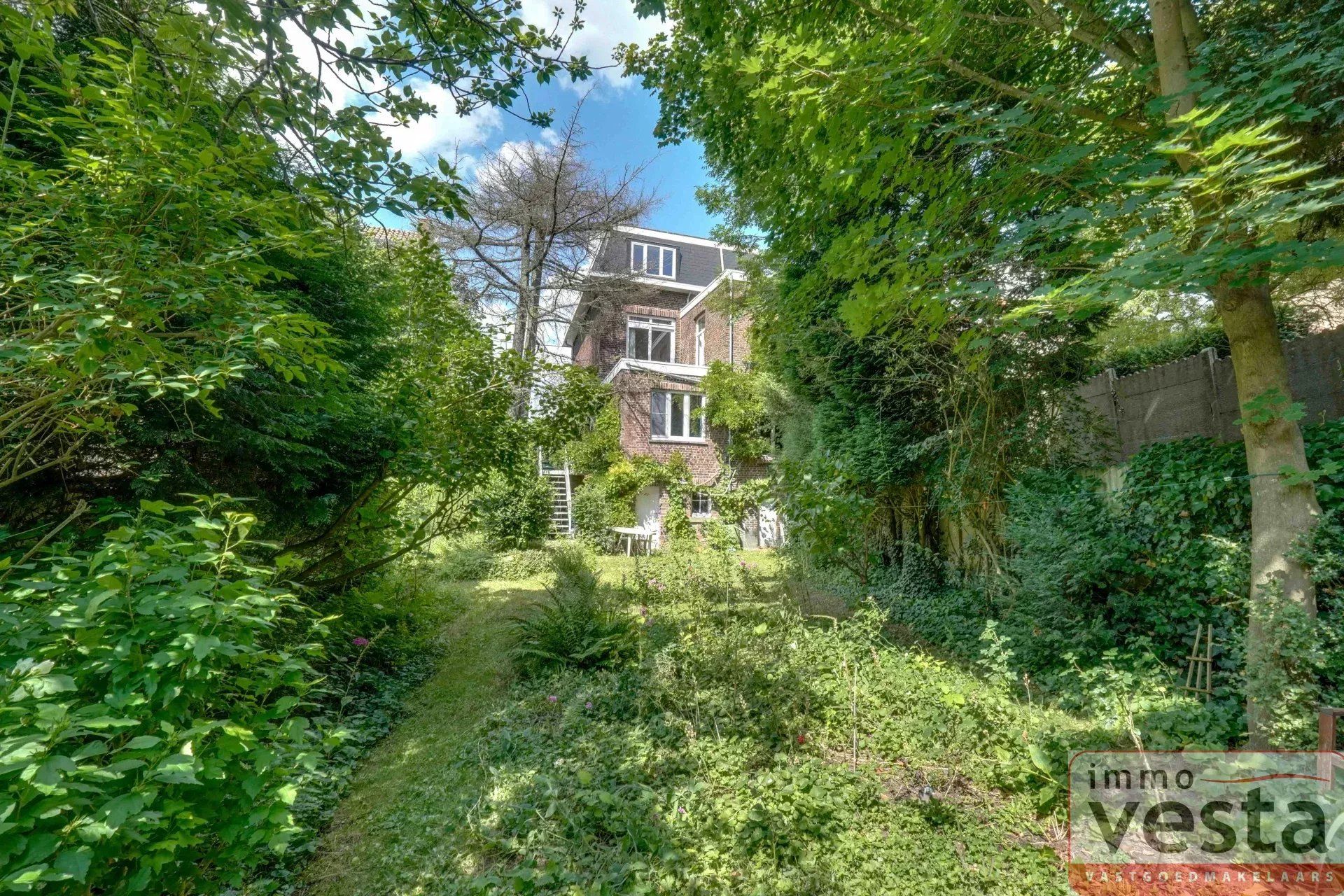 Statige herenwoning aan de stadsrand foto 30
