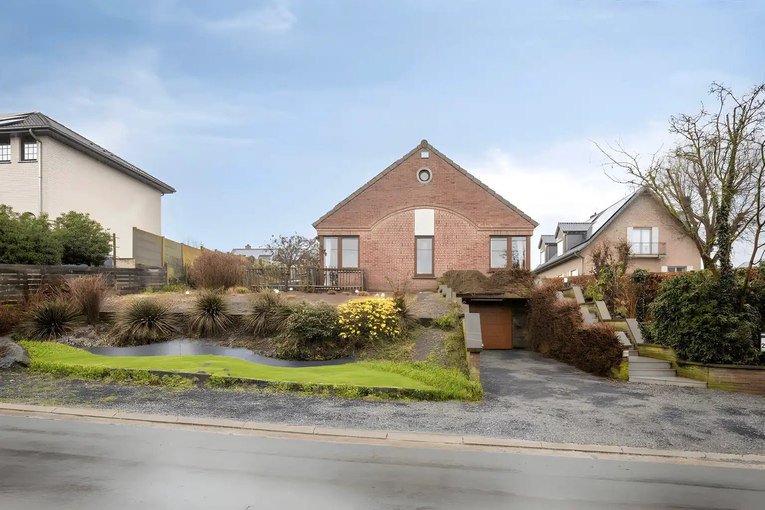 MOOIE WONING MET TUIN IN EEN RUSTIGE WIJK IN NEERVELP foto {{pictureIndex}}