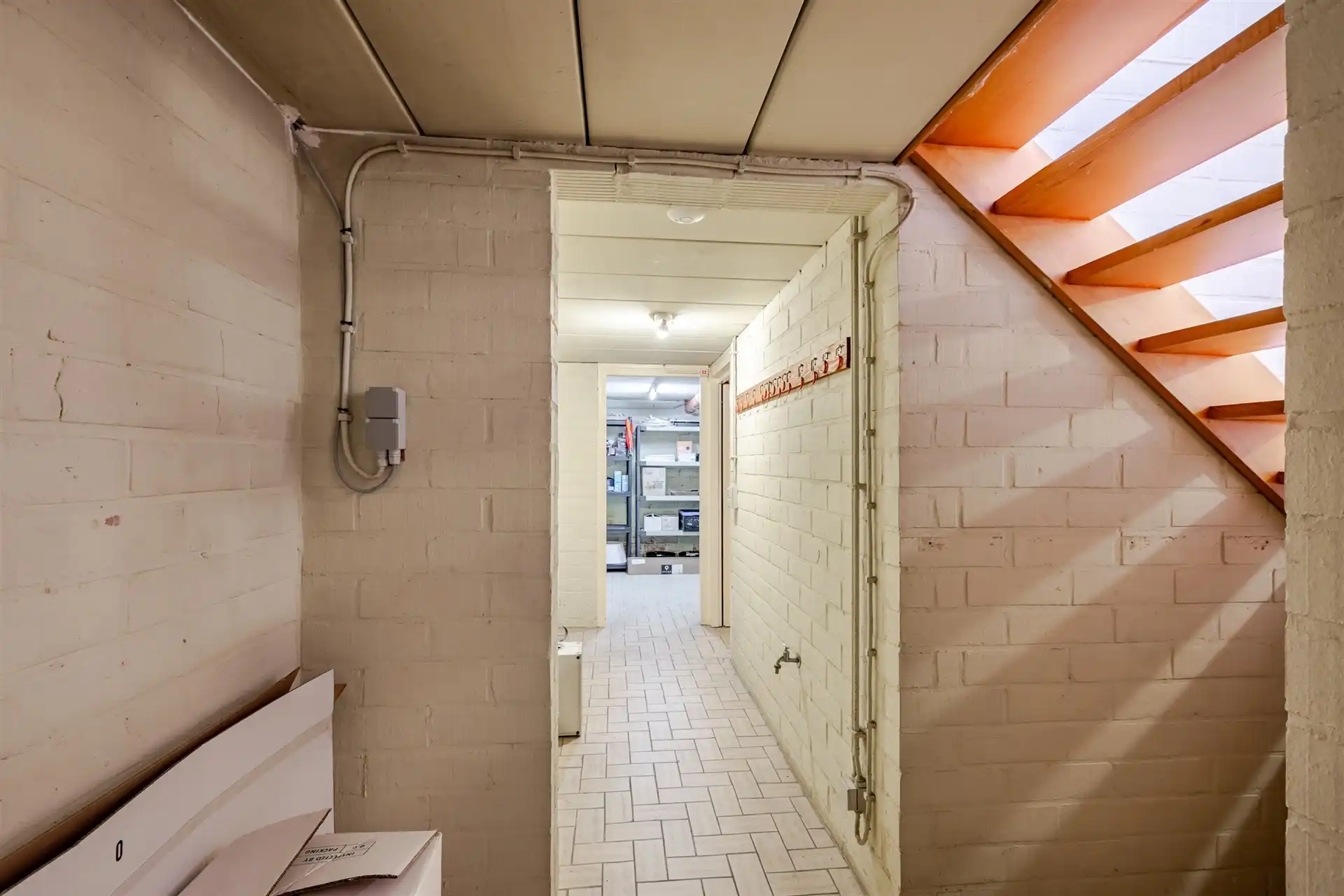 Riante woning met 4 slaapkamers , tuin en praktijk foto 32