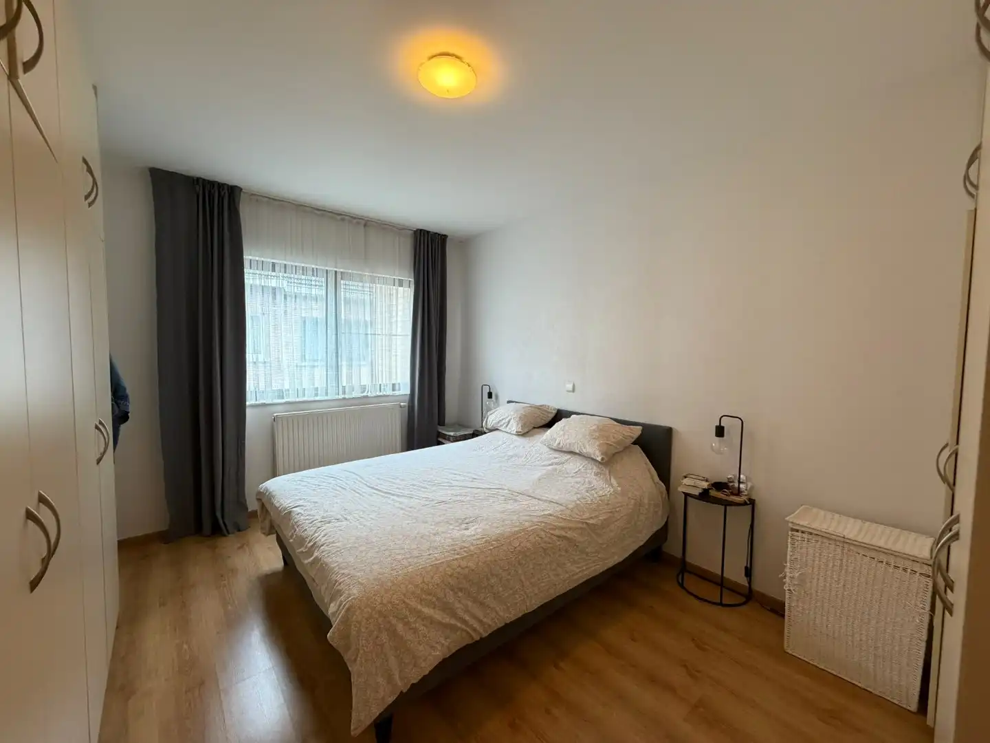 Ruim appartement met twee slaapkamers nabij centrum Halle foto 6