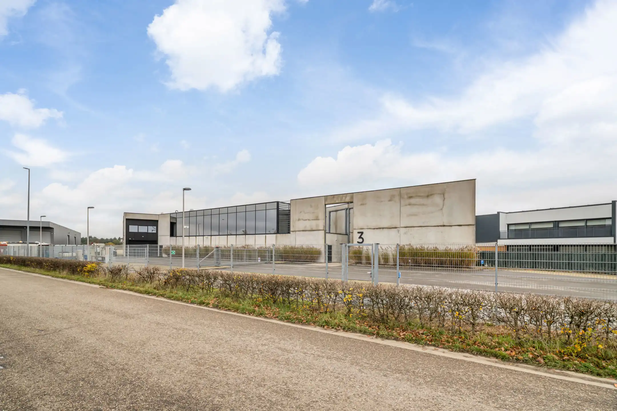 Uitzonderlijk bedrijfsgebouw op Genk-Noord foto 19