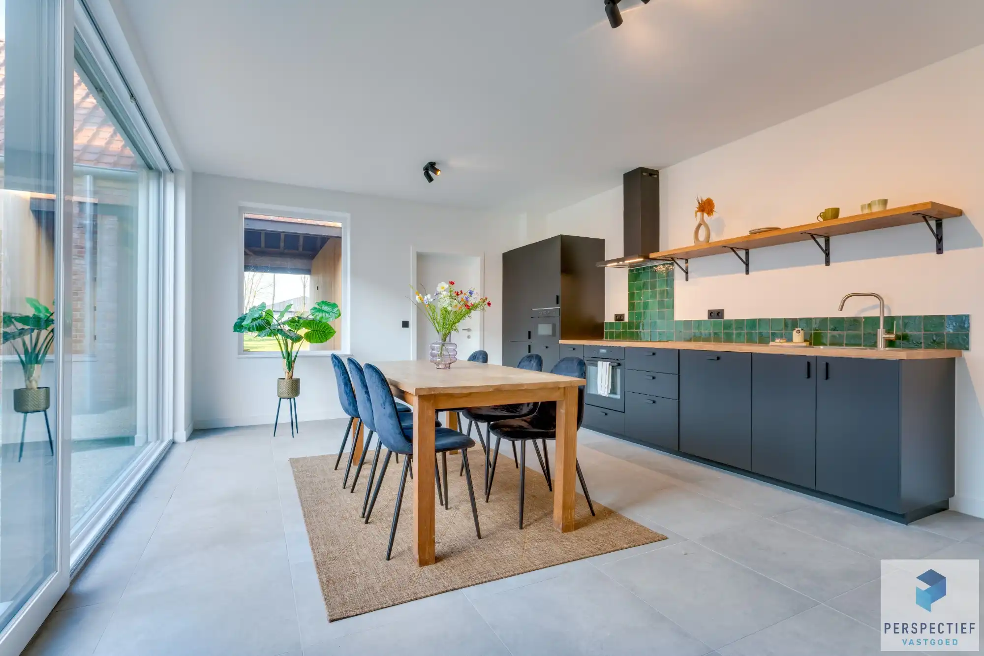 IN OPTIE NA 4 WEKEN - COMPROMIS IN OPMAAK | Landelijk gelegen hedendaagse 4 slpk woning met bijgegebouw, grote tuin en weide foto 3