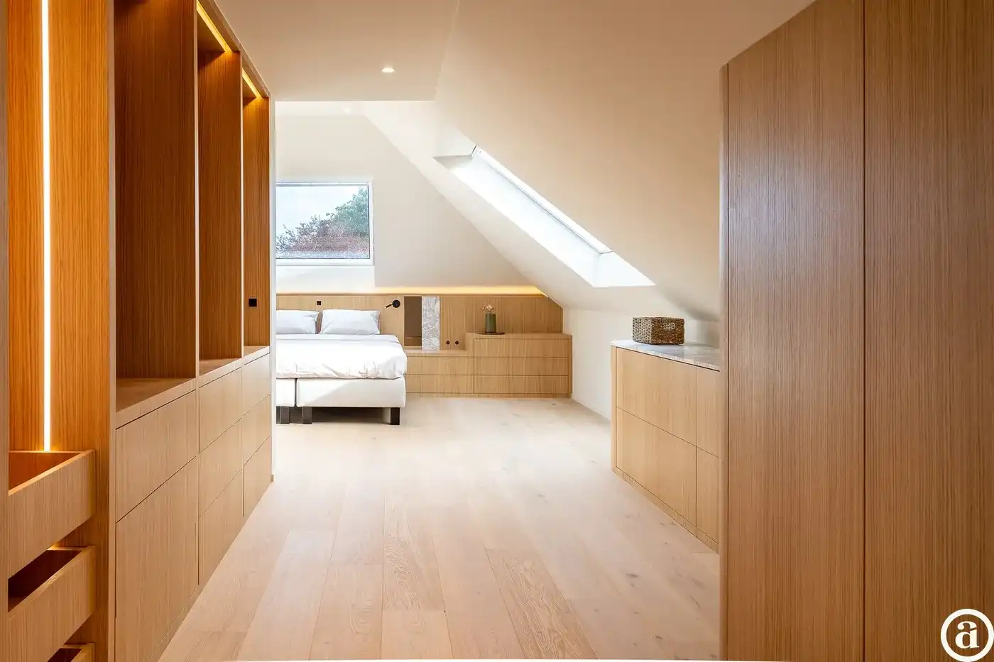 Gerenoveerde villa met 5 slaapkamers gelegen in een rustige residentiële omgeving  foto 26