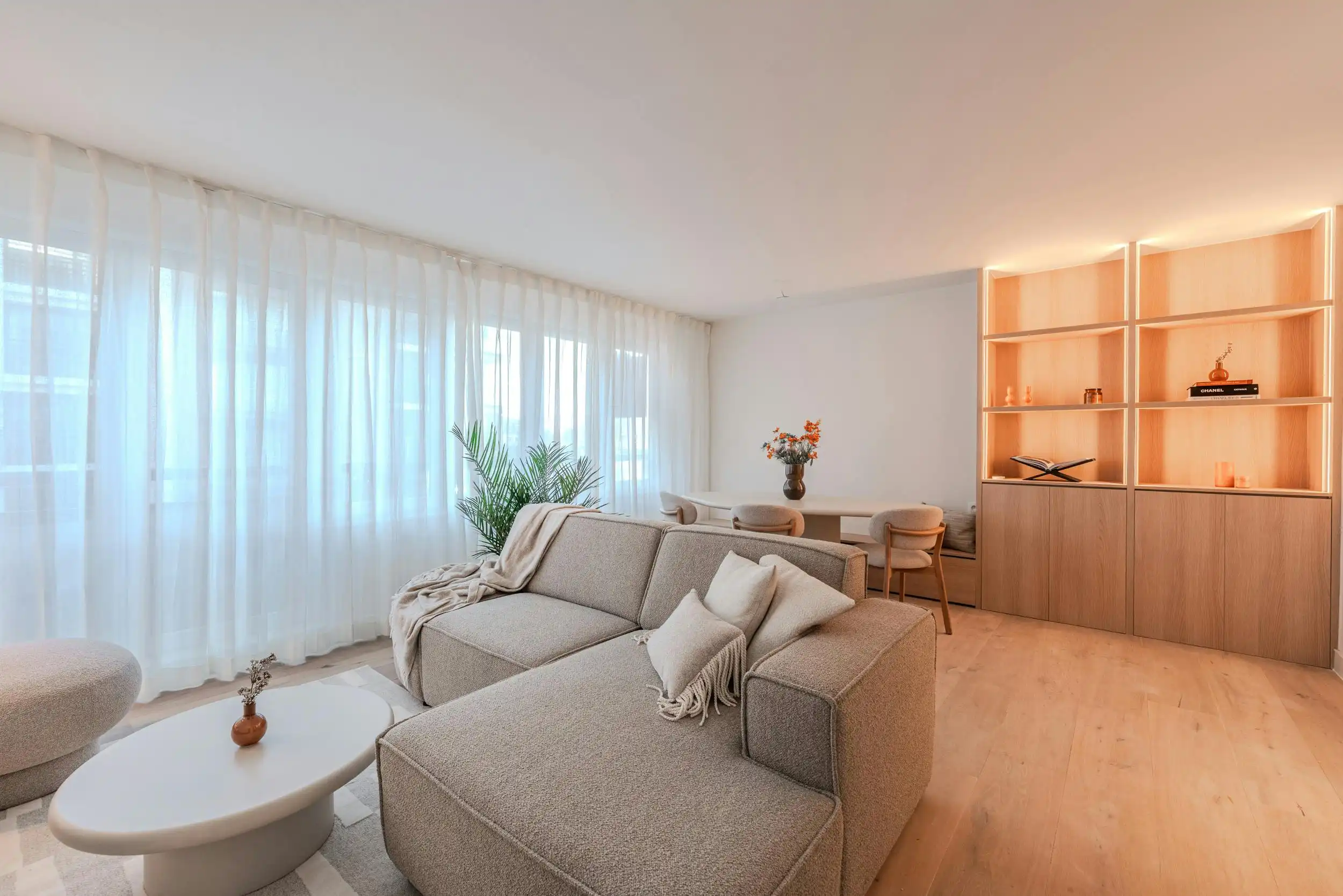 Ruim appartement met twee slaapkamers op topligging foto {{pictureIndex}}