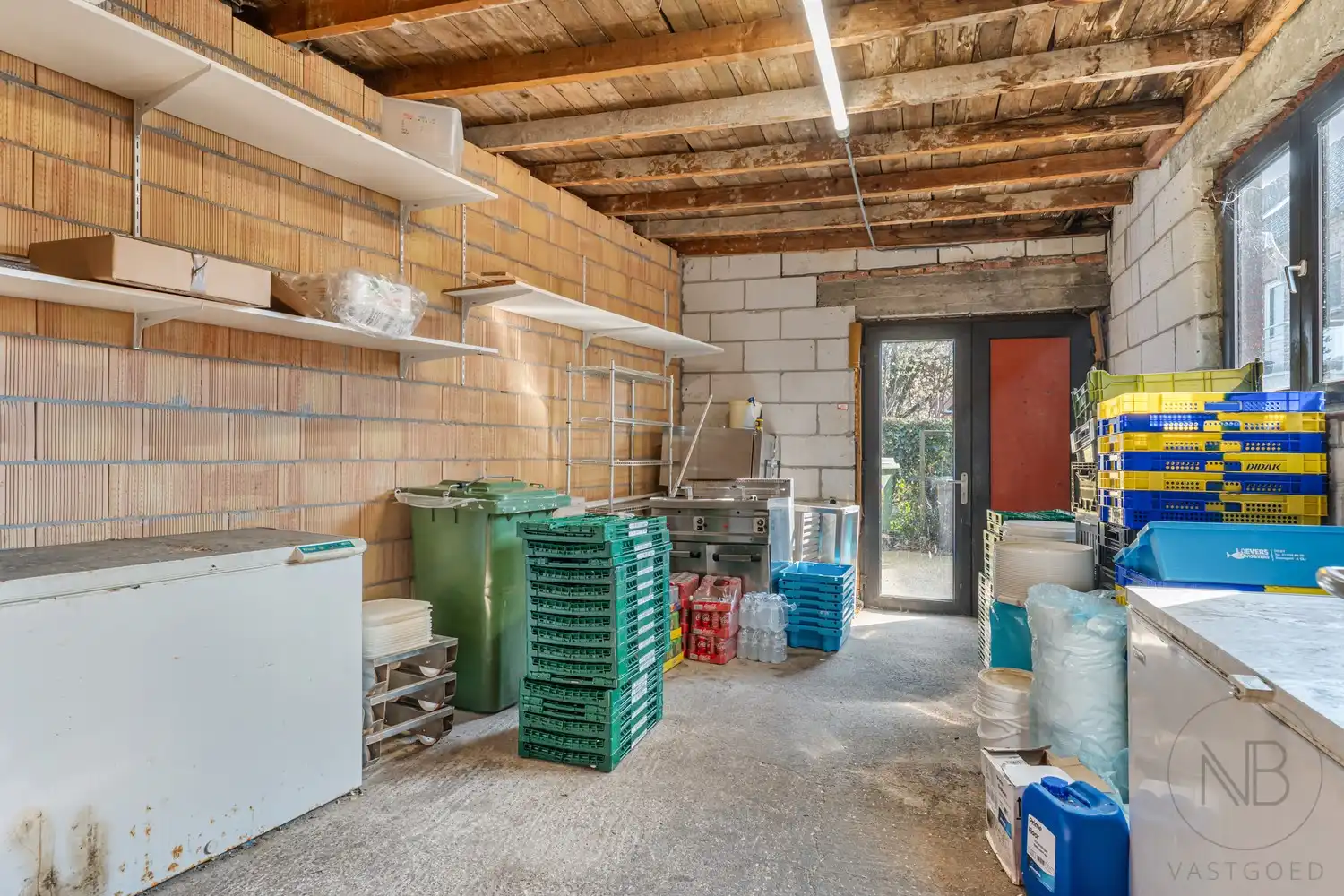 Goed gelegen handelspand foto 17