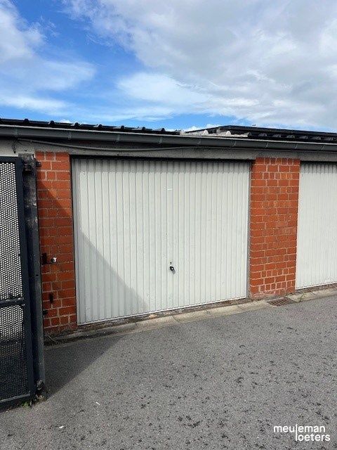 Garagebox met manuele poort foto 2