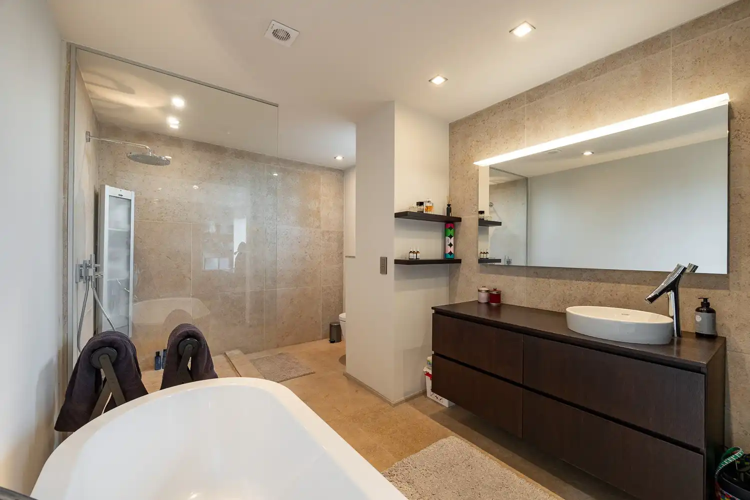 Fantastische energiezuinige penthouse (EPC B!) aan de Nationale Bank met 2 slaapkamers en 2 badkamers, zalig terras 20m², ruime kelder en 2 optionele garages foto 29