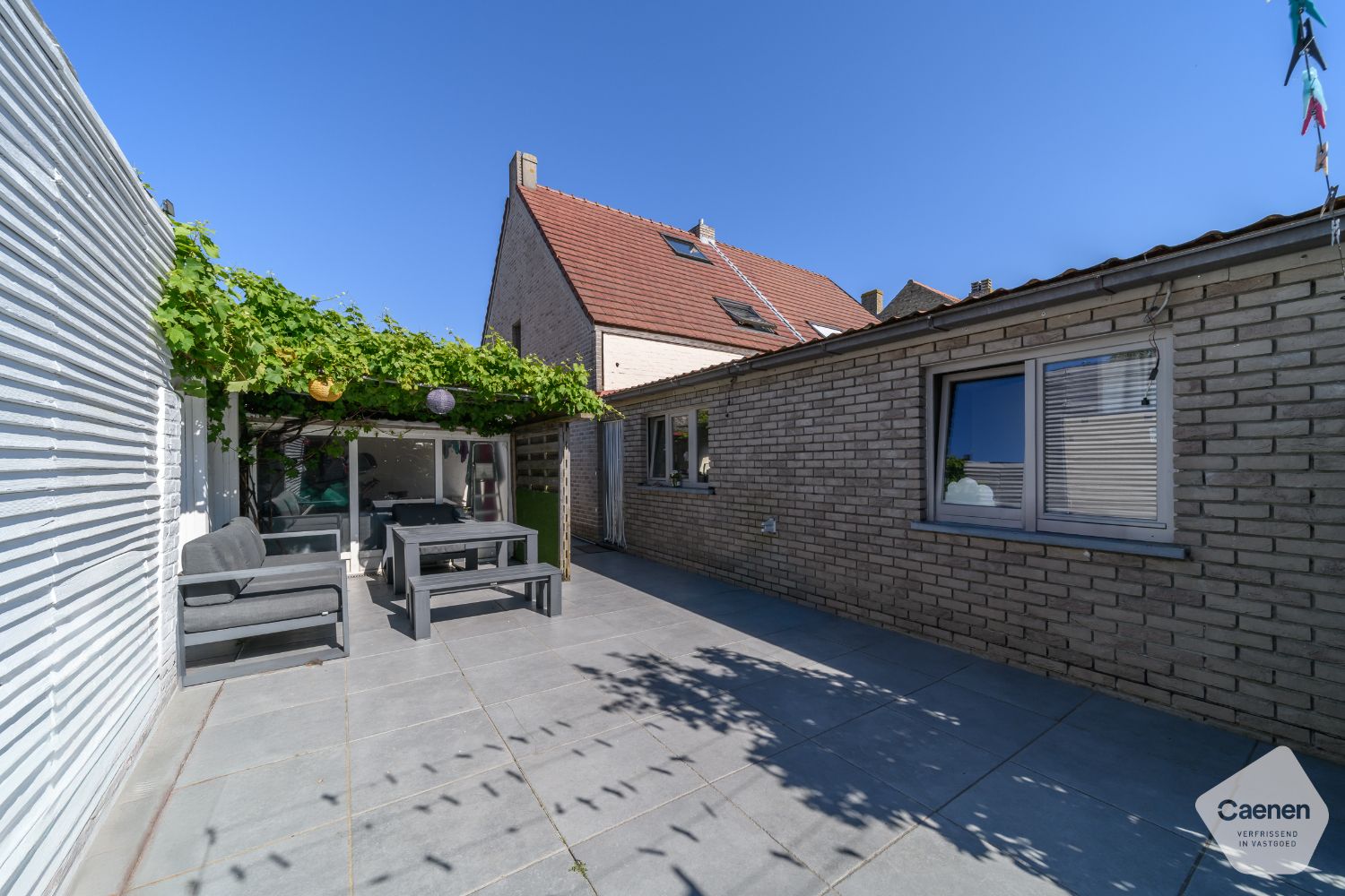 Ontdek deze ruime en gezellige rijwoning met een uiterst centrale ligging! foto 2