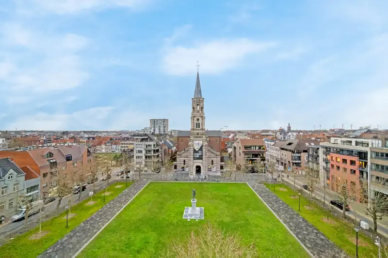 Roeselare-stadskern. PENTHOUSE op 6de verdieping aan het Coninckplein gelegen, met 2 slaapkamers, ochtendterras en avondterras. Een pareltje met unieke ligging ! foto 2
