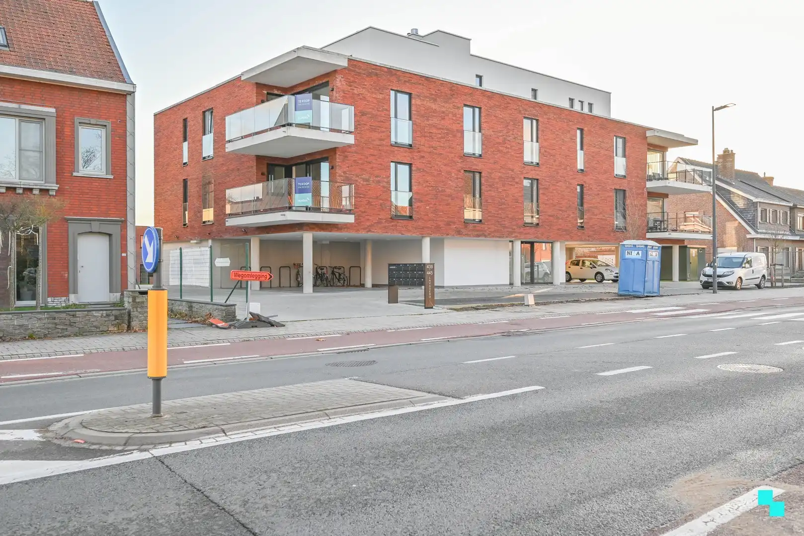 hoekappartement met aangenaam terras foto 2