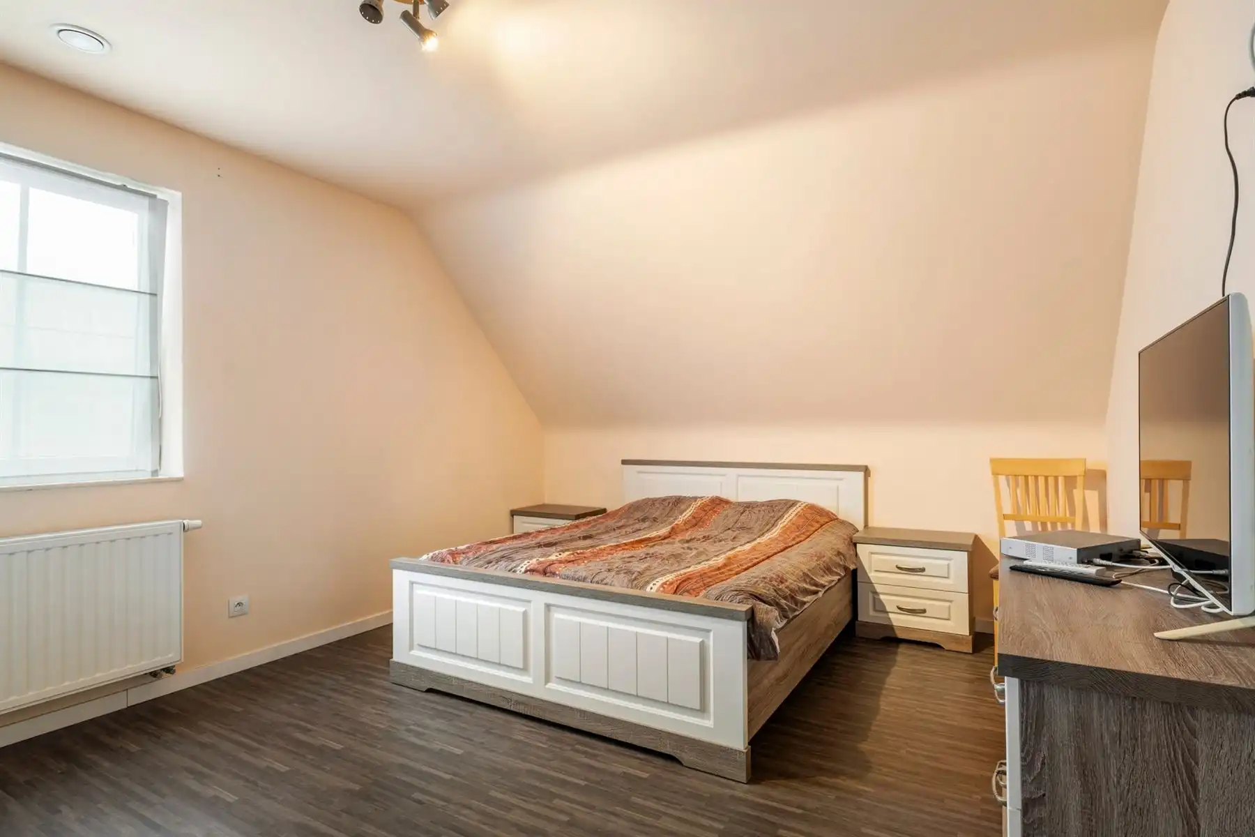 Recente woning met drie ruime slaapkamers en garage foto 11
