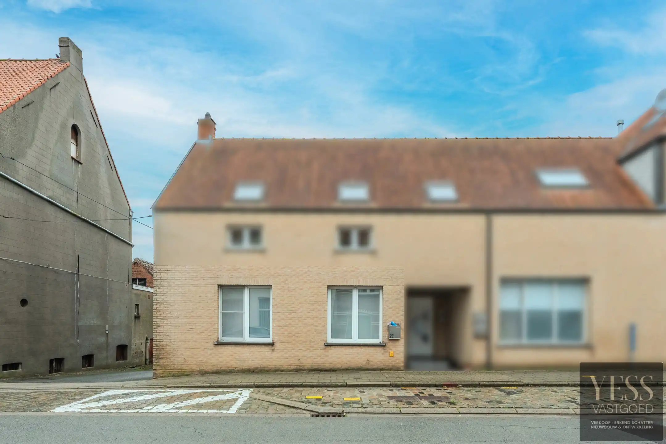 Instapklaar gelijkvloers appartement met terras/tuintje foto 2
