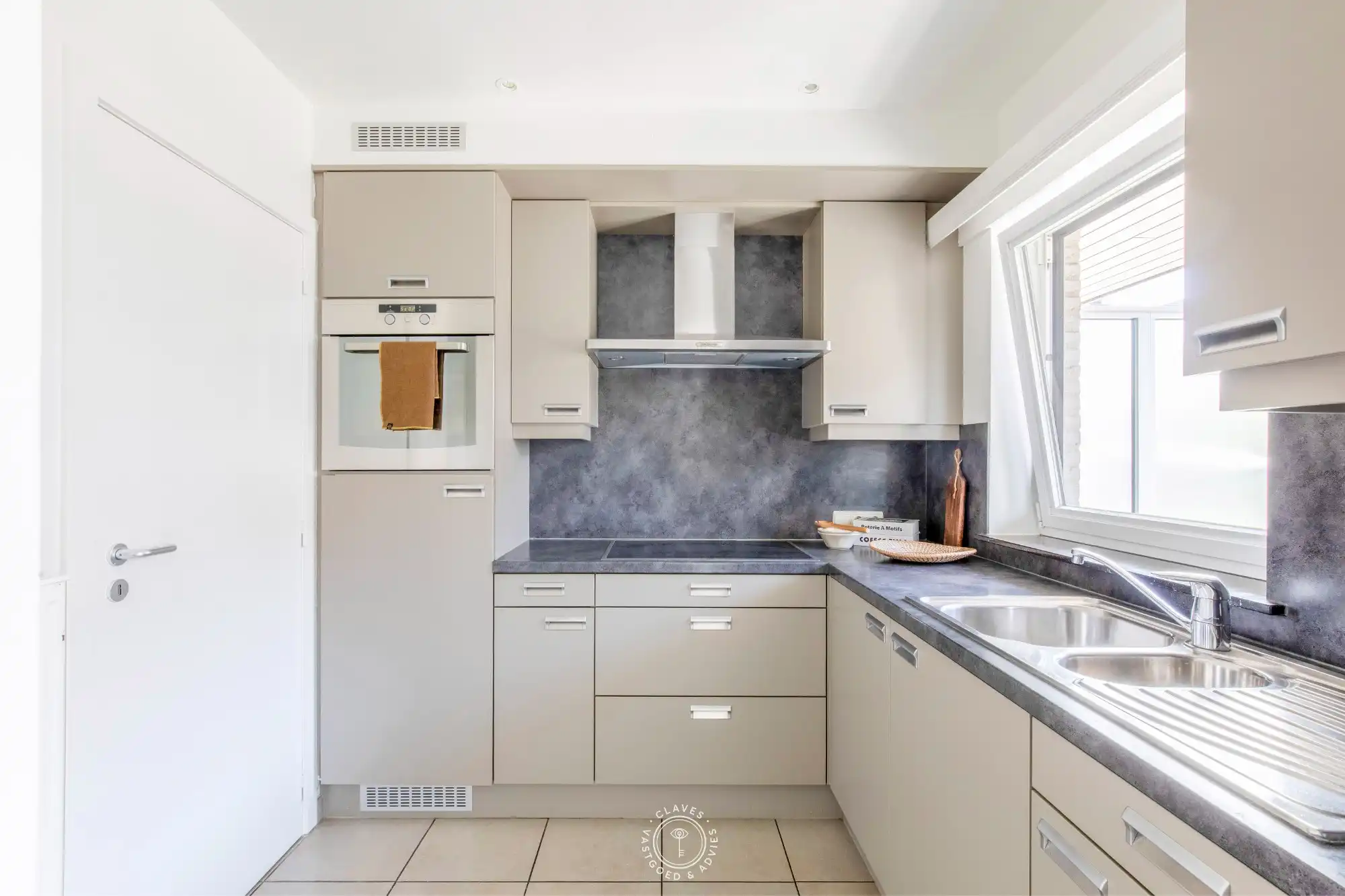 Centraal gelegen appartement met twee terrassen en autostaanplaats foto 5