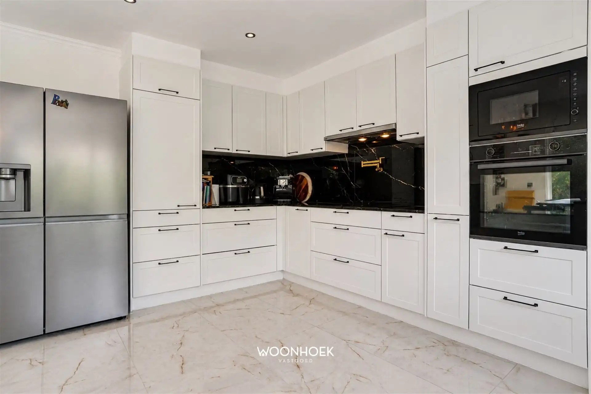 Gerenoveerde villa met bureau en 6 slaapkamers! foto 13