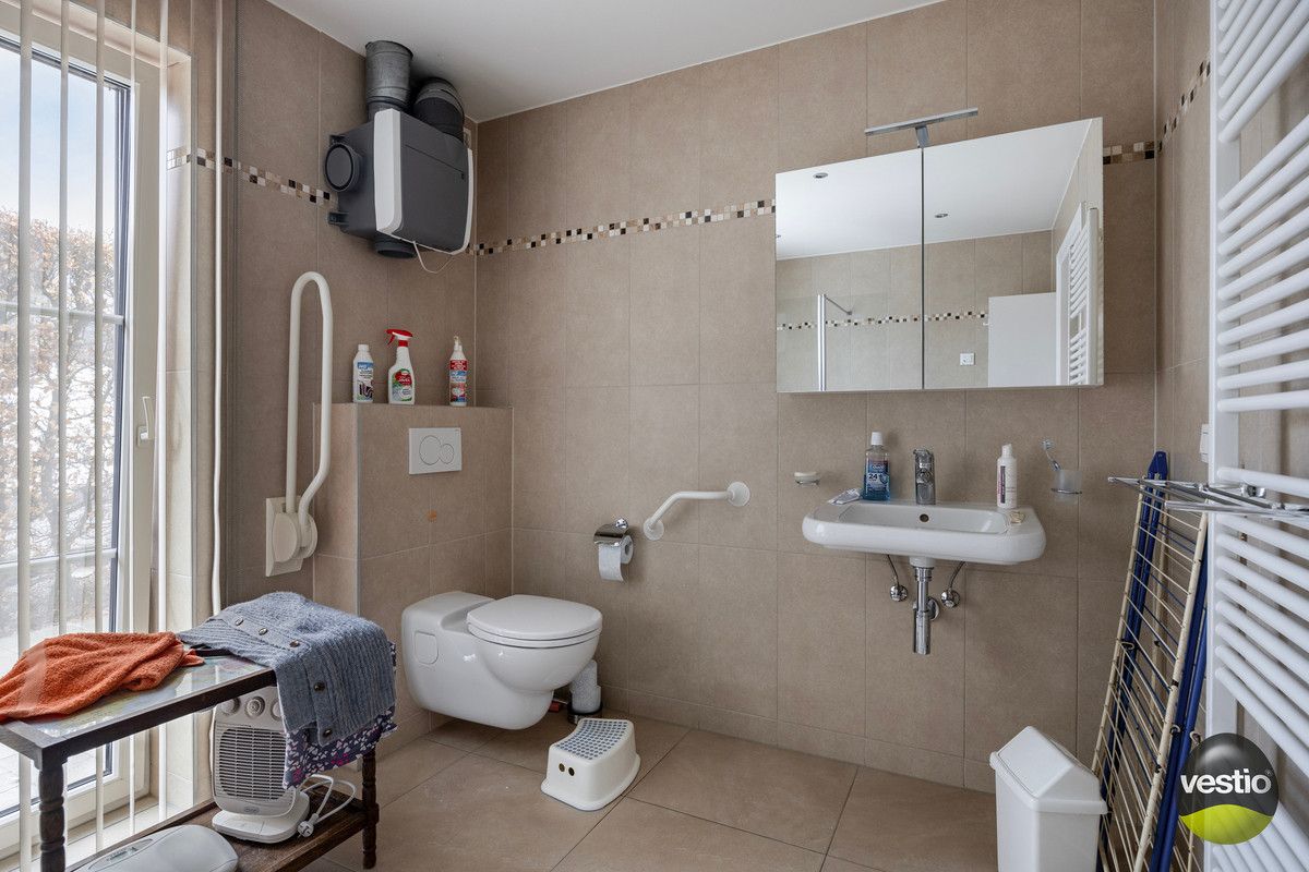 OPBRENGSTEIGENDOM VAN VERHUURD GELIJKVLOERS APPARTMENT MET 1 SLP NABIJ CENTRUM HOESELT. foto 12