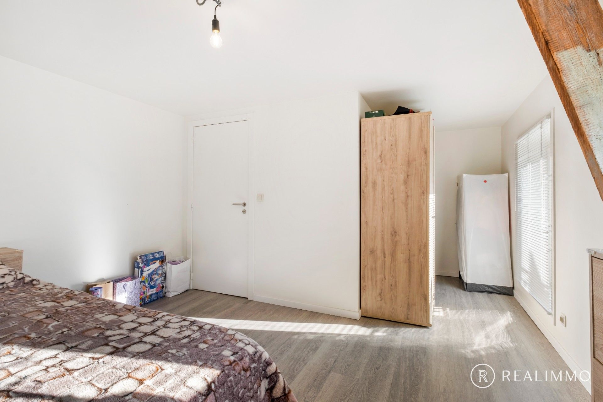 Verrassend ruime woning met 5 slaapkamers en garage foto 9