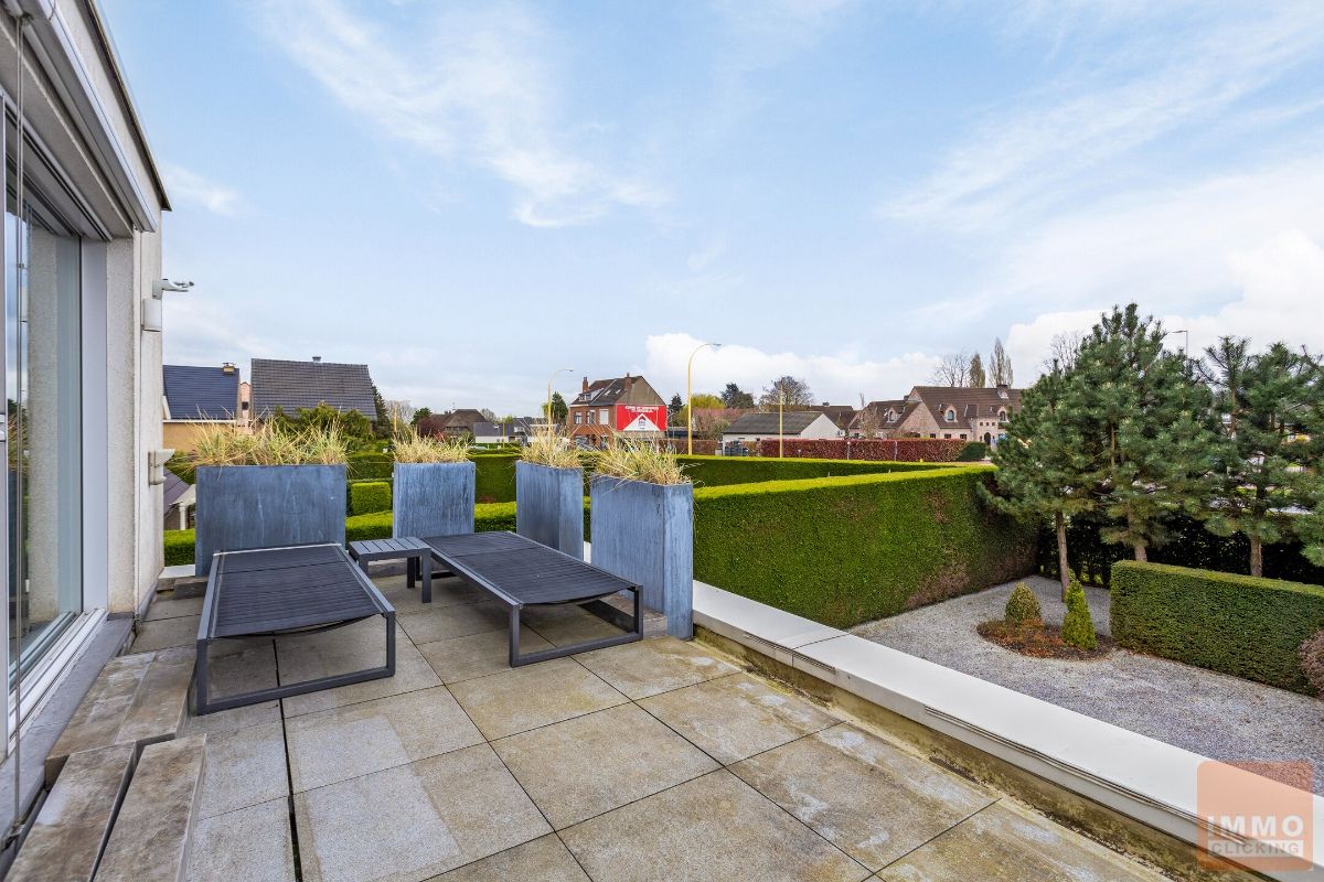 Moderne duplex met zonnig terras en staanplaats foto 31