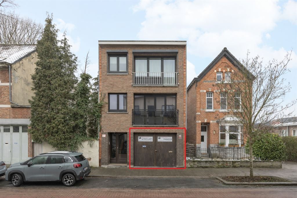 Ruim magazijn met buitenruimte foto 9