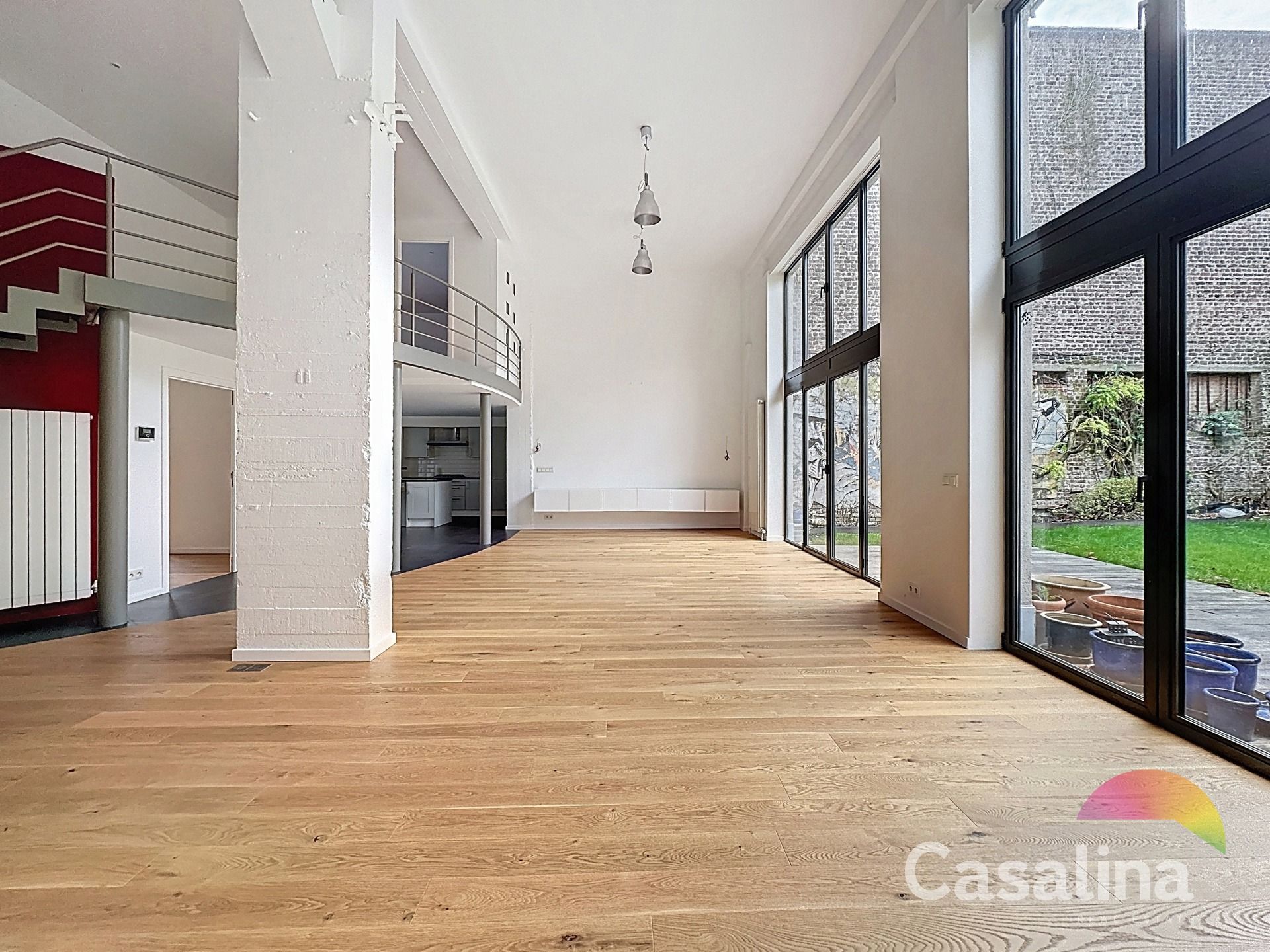 Loft van 281 m² met tuin foto 7