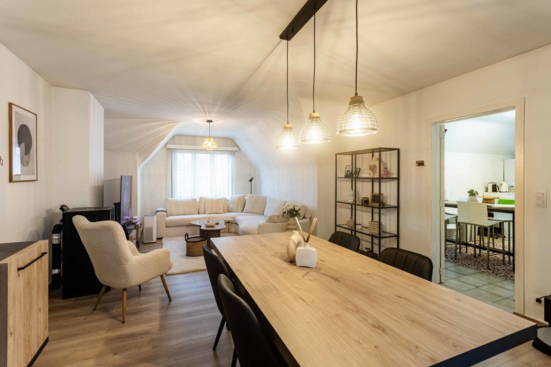 Te koop – lichtrijk en instapklaar appartement met garage foto 2