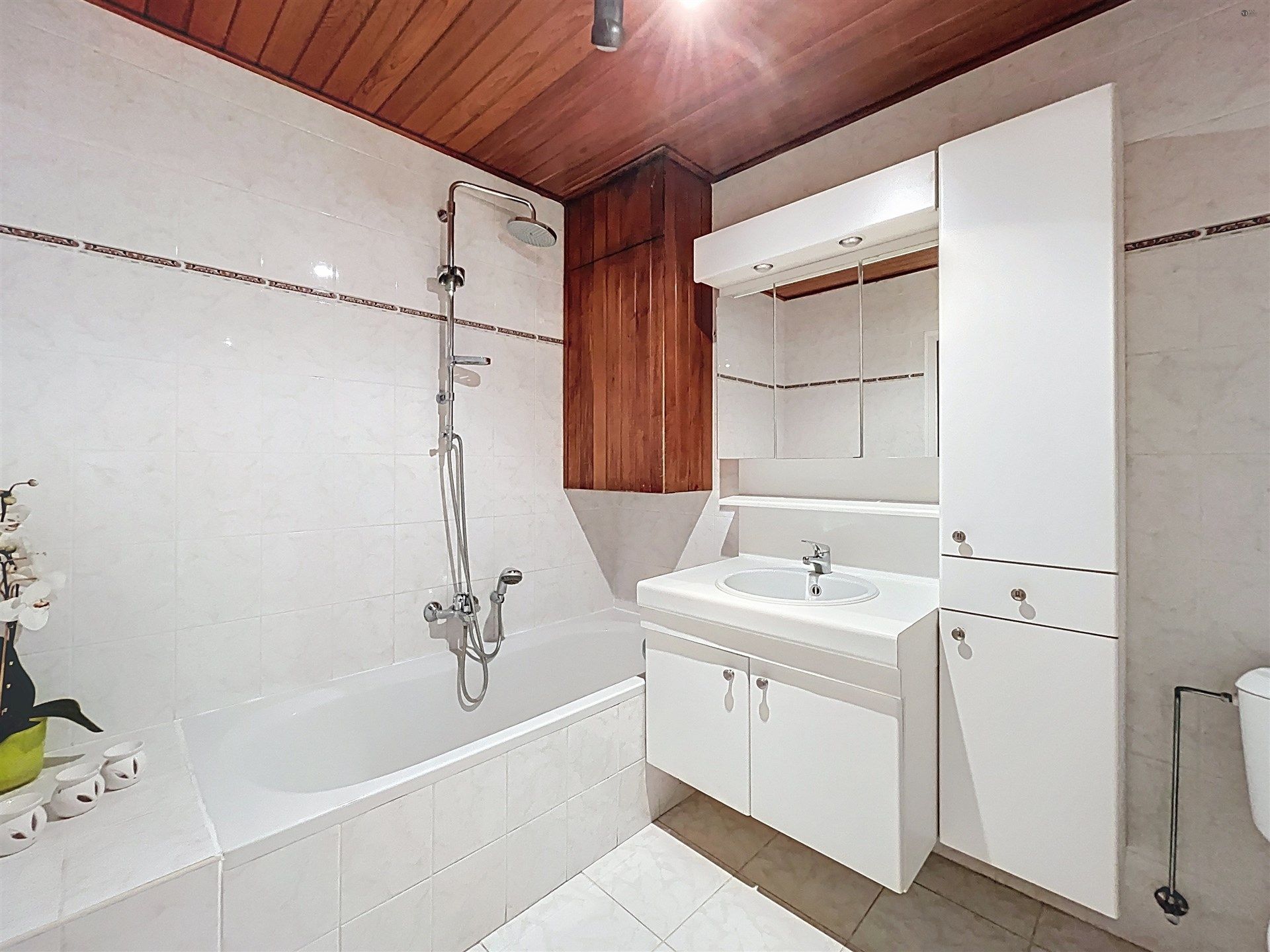 Woning met 3 slk en garage op grond van 704m². foto 9