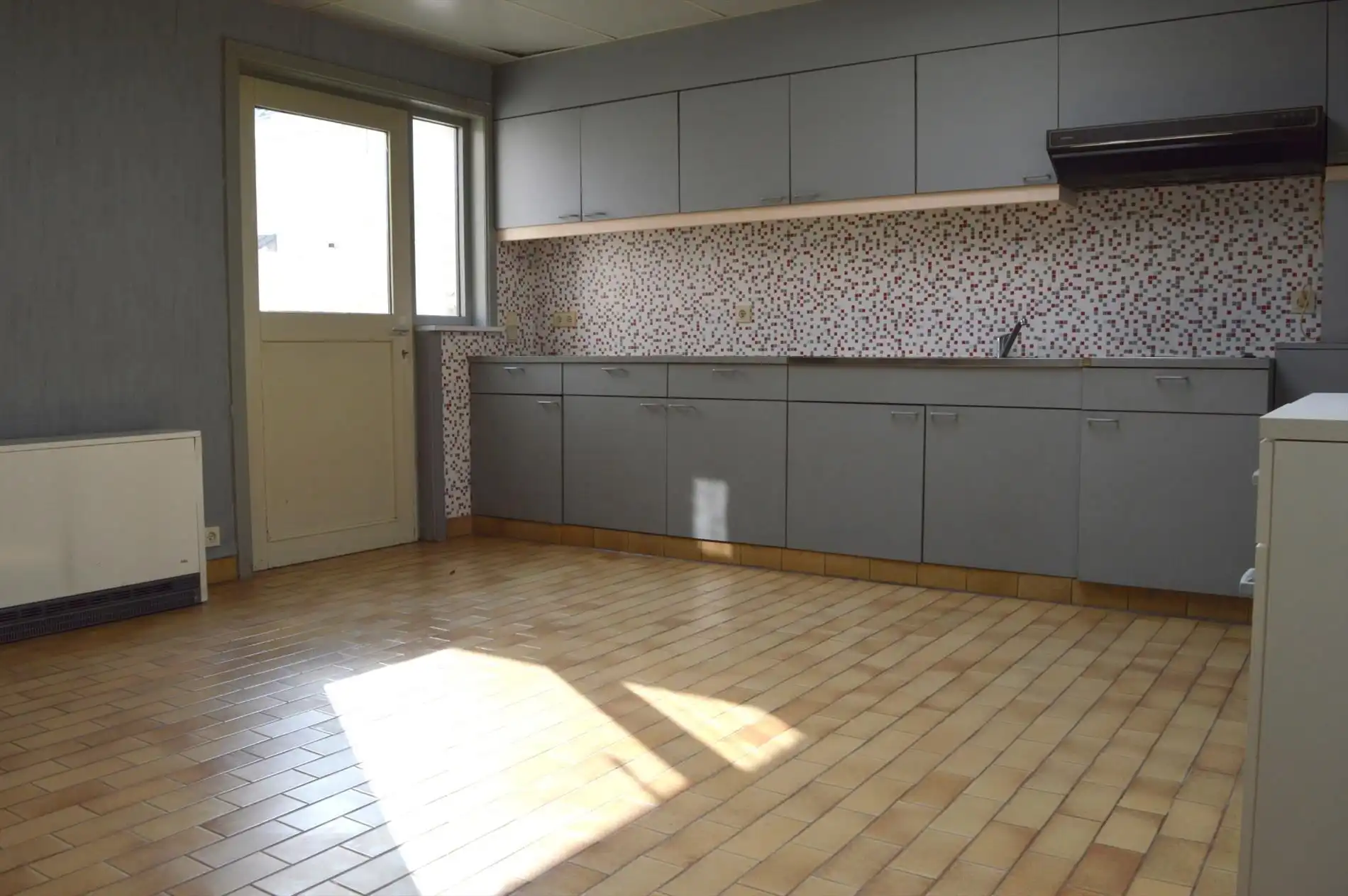 Te renoveren woning met 2 slaapkamers en tuin vlakbij te koop in Marke foto 4