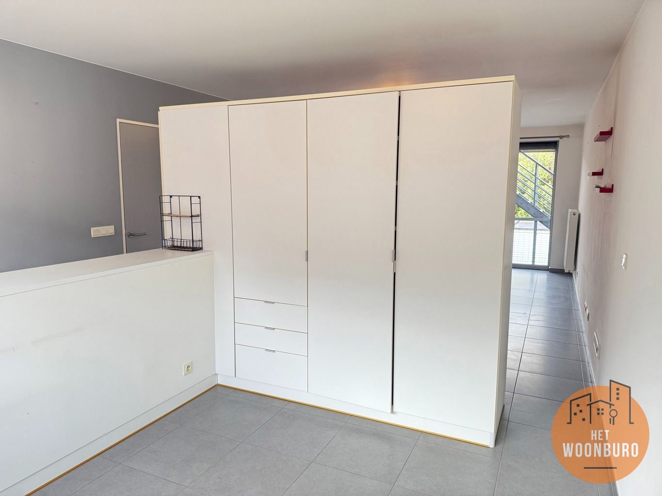 Ruime studio (1e verd.) gelegen in een recent gebouw foto 8