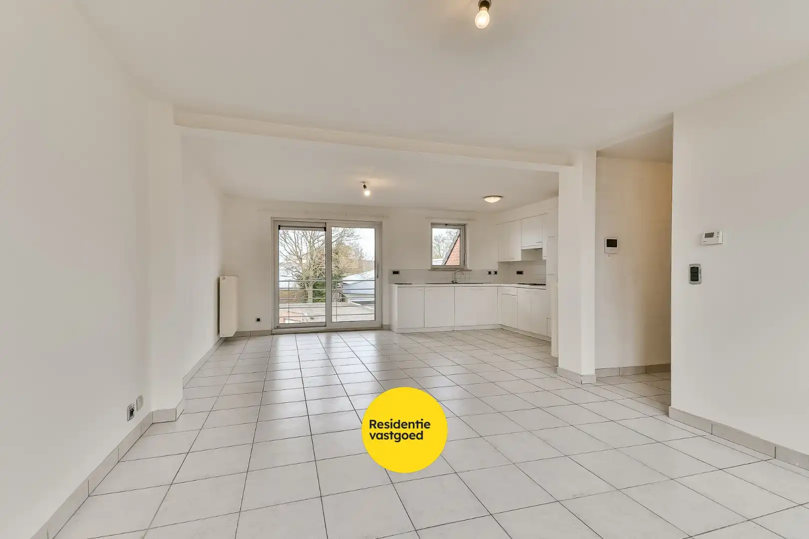 Zonnig appartement met terras in centrum van Oudenburg! foto 2