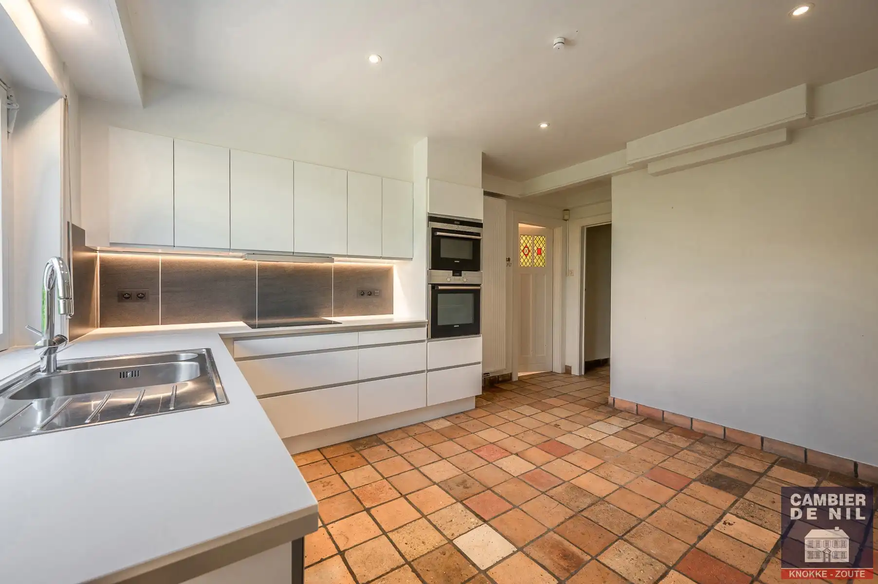 Charmante vrijstaande villa in hartje Zoute foto 9