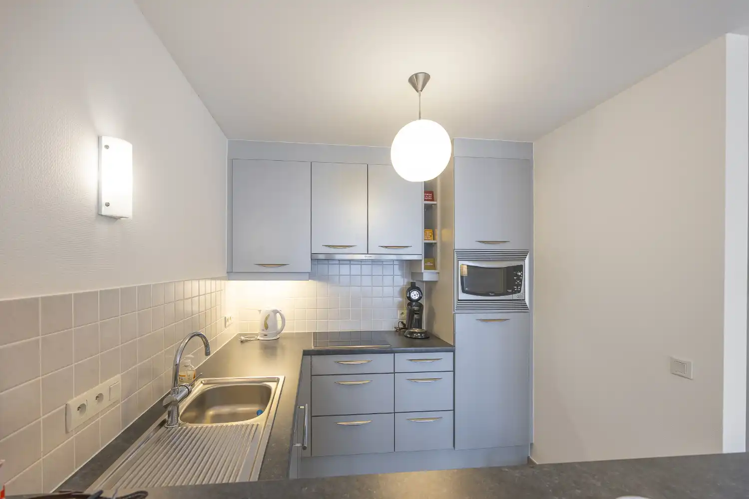 Ruim 2-slaapkamer appartement met zijdelings zeezicht foto 6