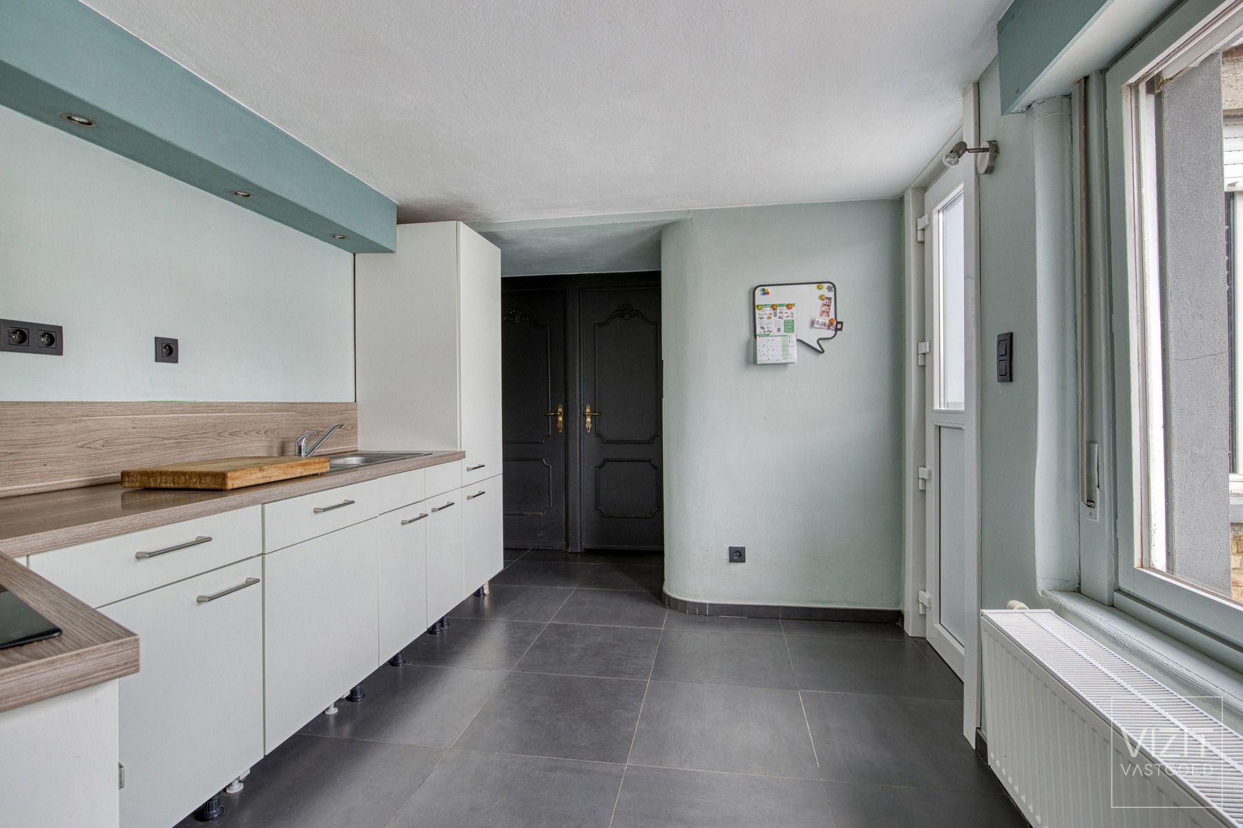 Halfopen woning met tuin, kelder en drie slaapkamers foto 6