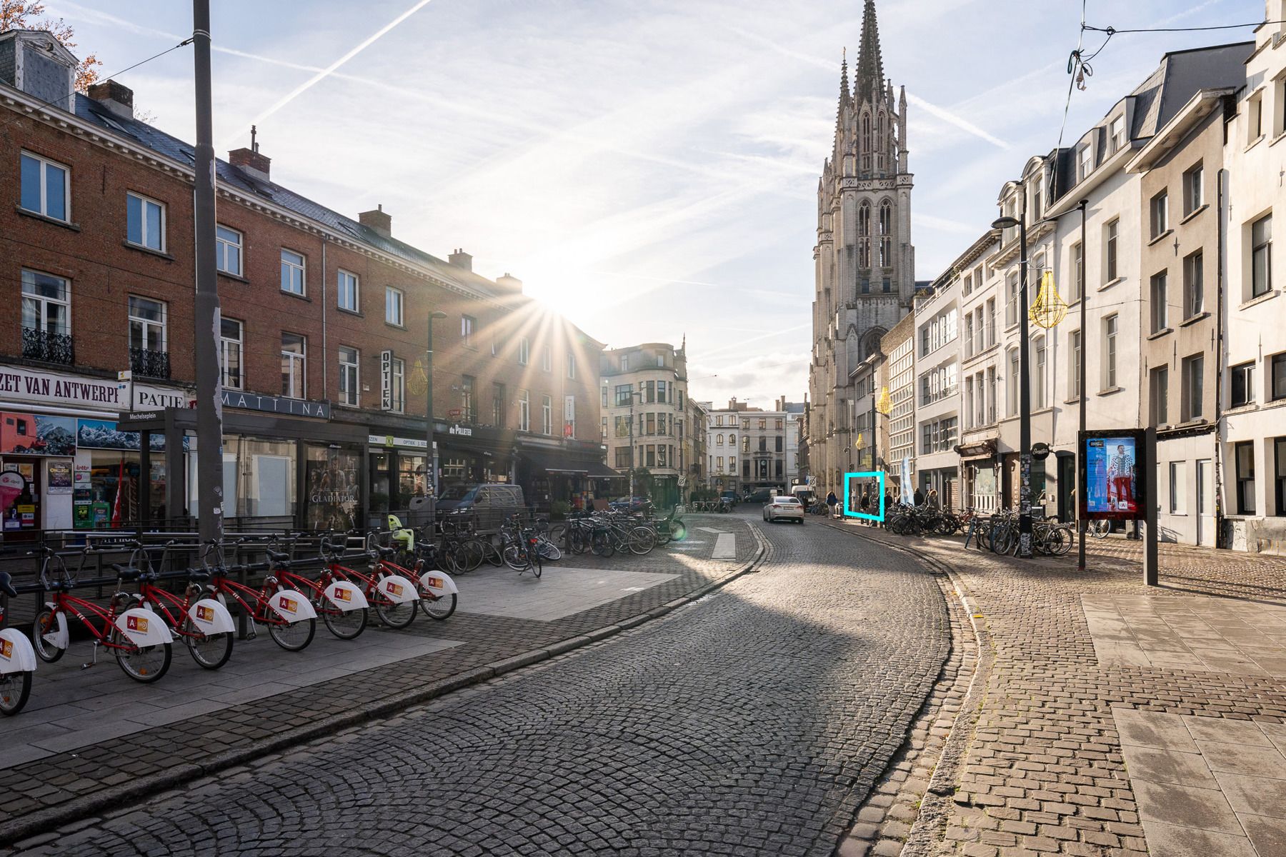 Uitzonderlijk gelegen commercieel pand aan het Mechelseplein foto 2