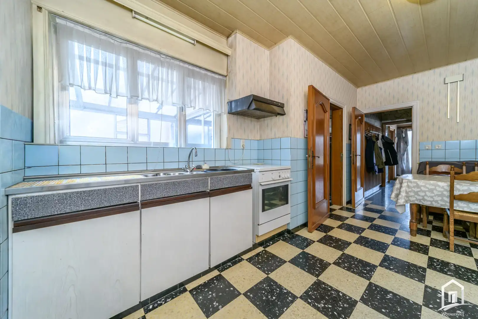 Zeer degelijke, ruime op te frissen gezinswoning te Okegem foto 8