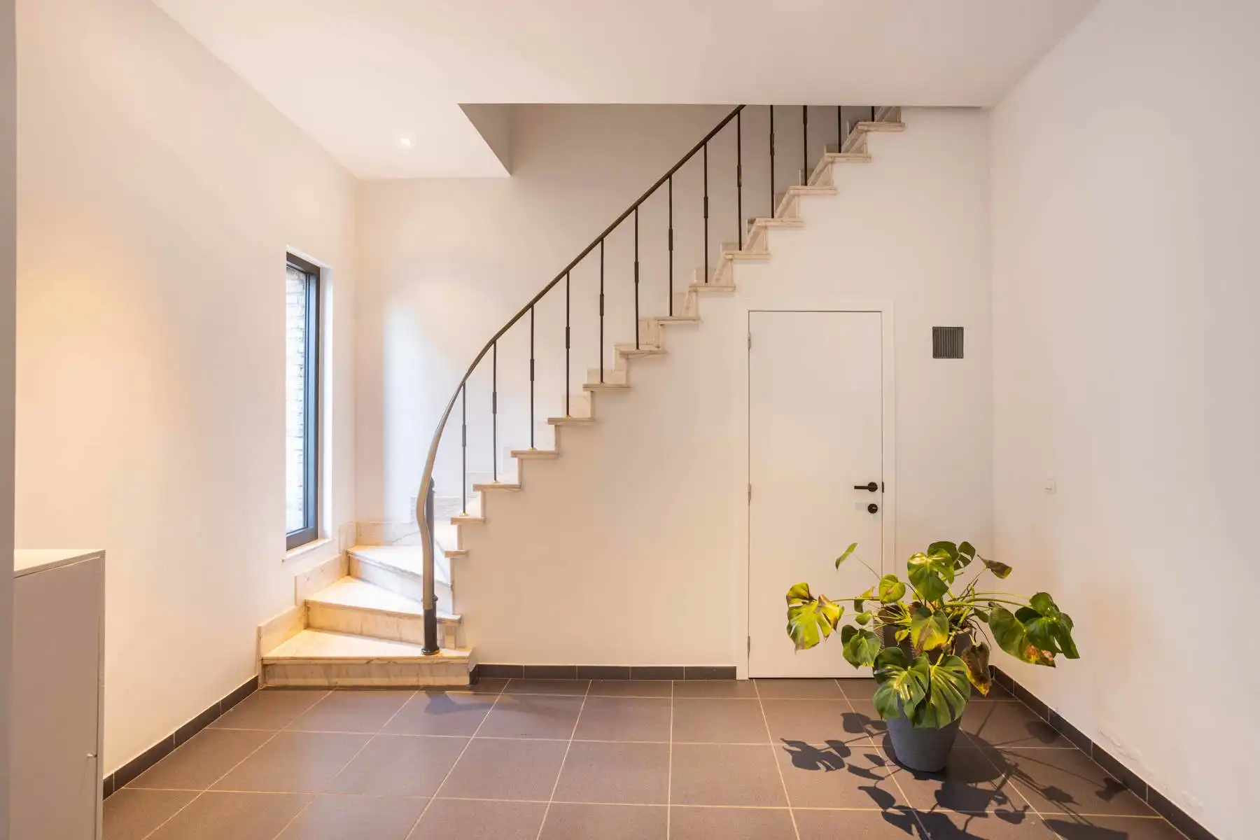 Te koop: ruim dakappartement met terras en private parking foto 2
