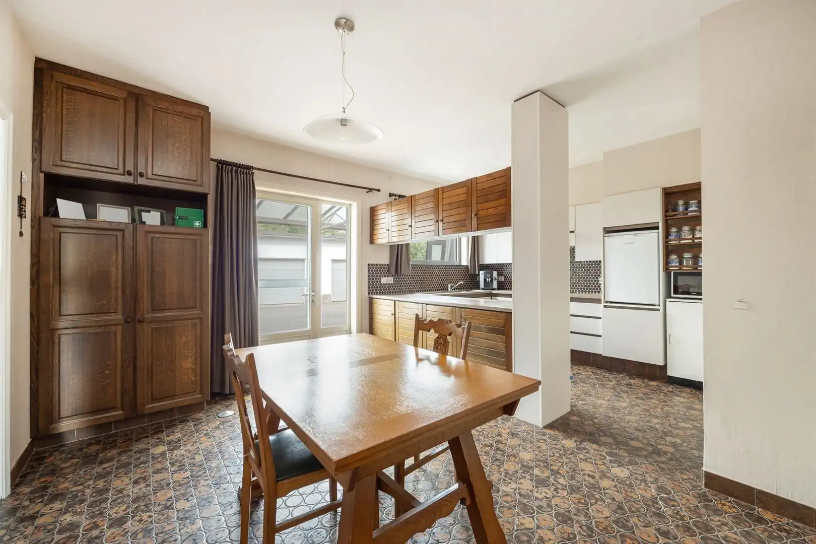 Woning met veel potentieel en grote tuin! foto 6