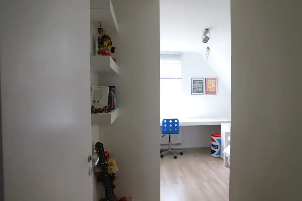 Prachtige halfopen bebouwing met 3 slaapkamers, garage en zuidgerichte tuin. foto 14