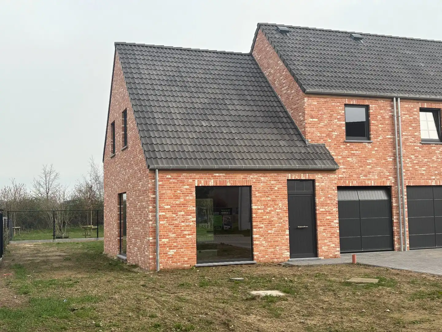 Landelijke nieuwbouwwoning foto {{pictureIndex}}