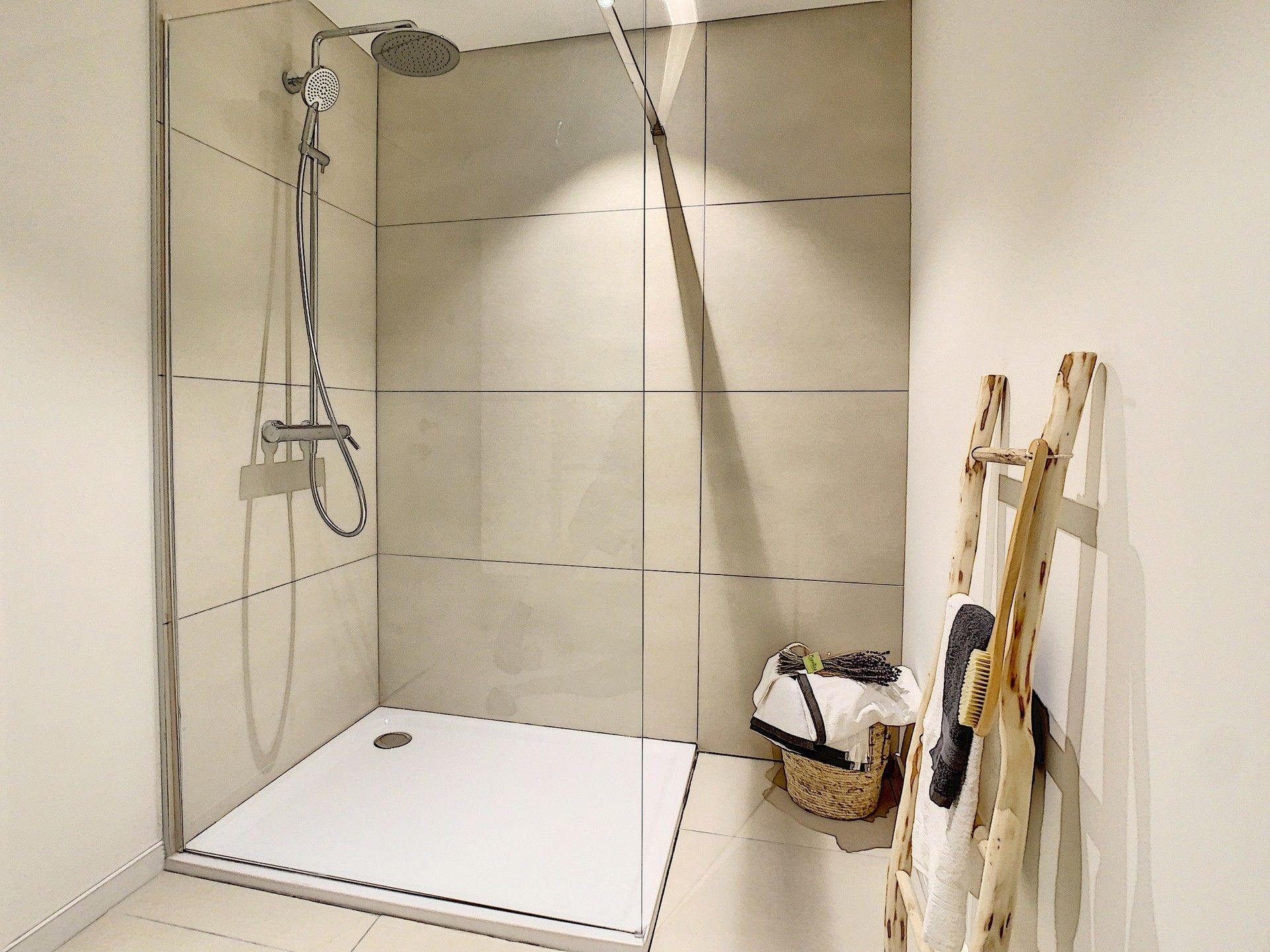 Gelijkvloers nieuwbouw appartement met terras van 18 m² en 2 slaapkamers in prestieuse residentie Refuga in hartje Hasselt. foto 24