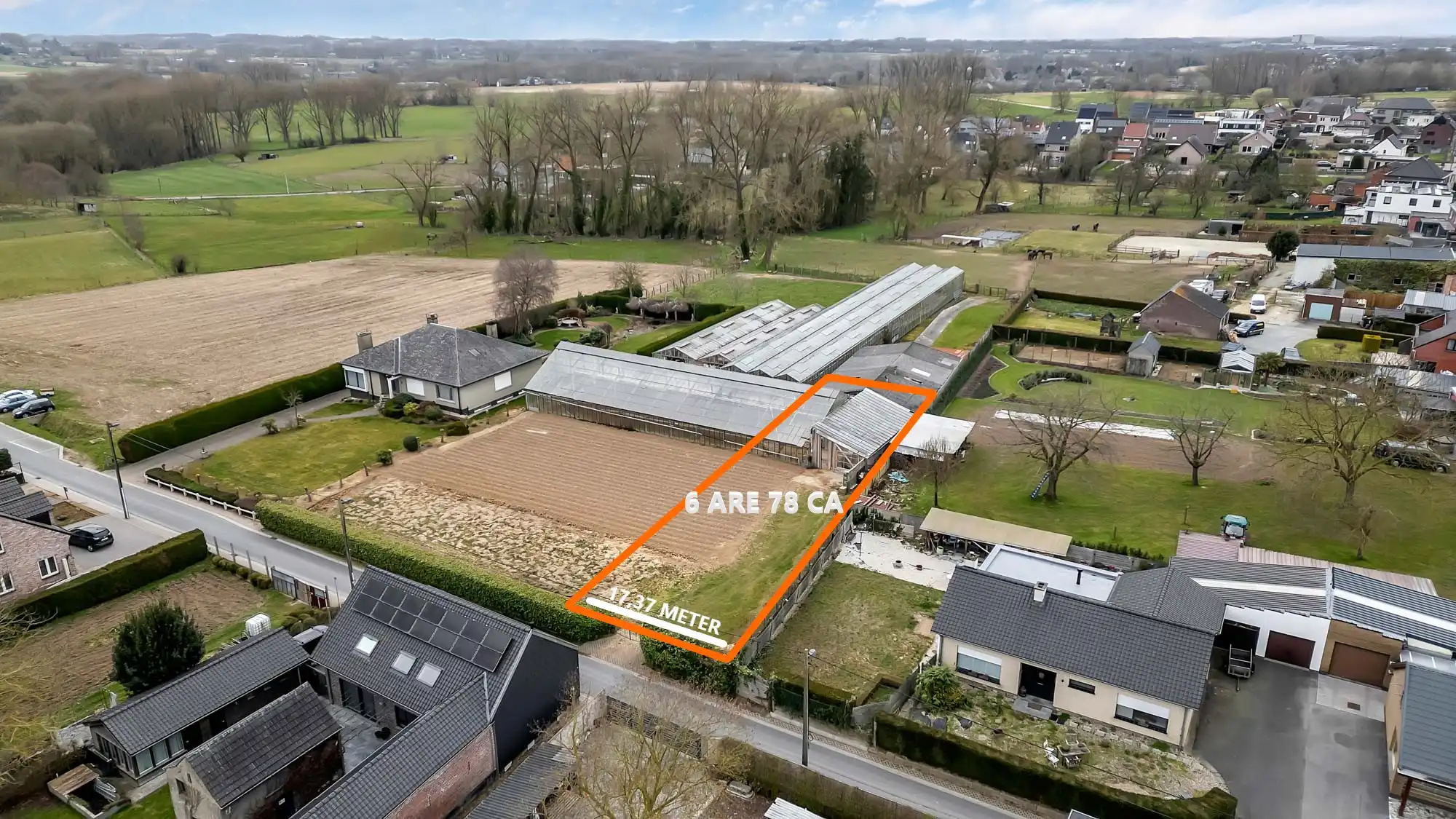 Prachtig perceel voor open bebouwing foto {{pictureIndex}}