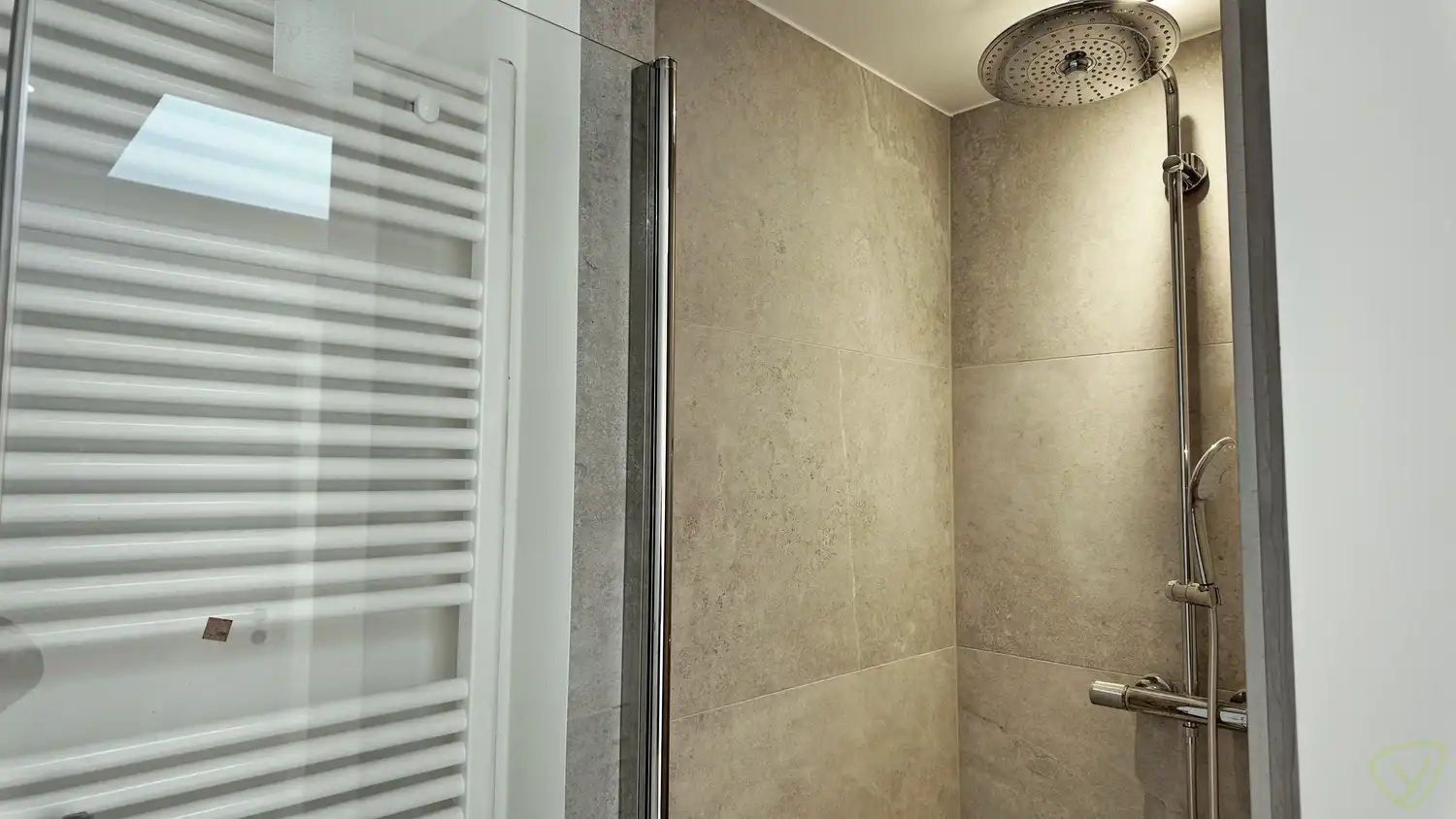 Instapklare en energiezuinige woning met stadstuin en garage te huur in Eeklo foto 9