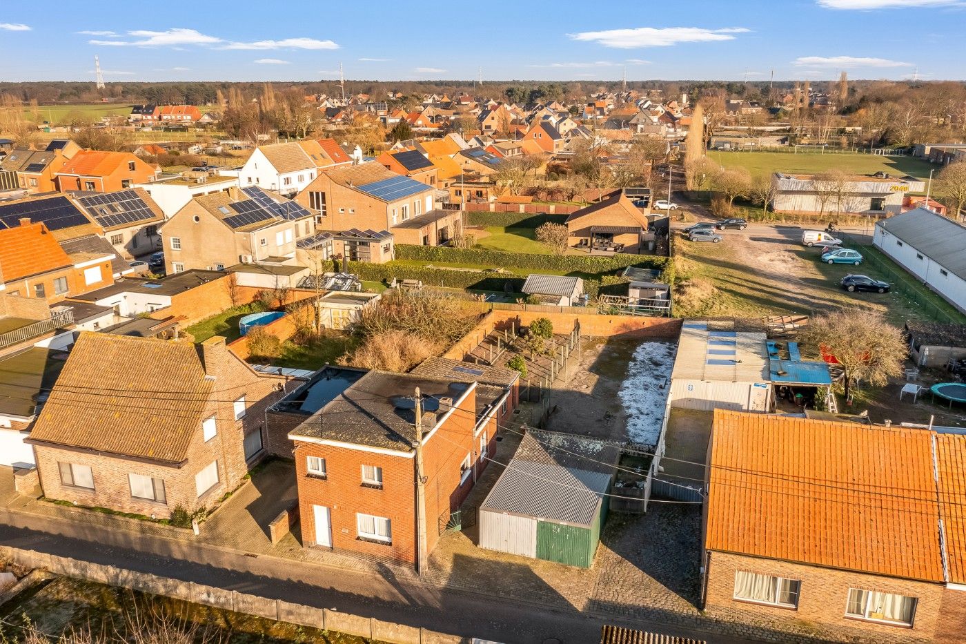 Licht op te frissen, vrijstaande woning met 2 à 3 slpk., tuin en dubbele garage foto 26